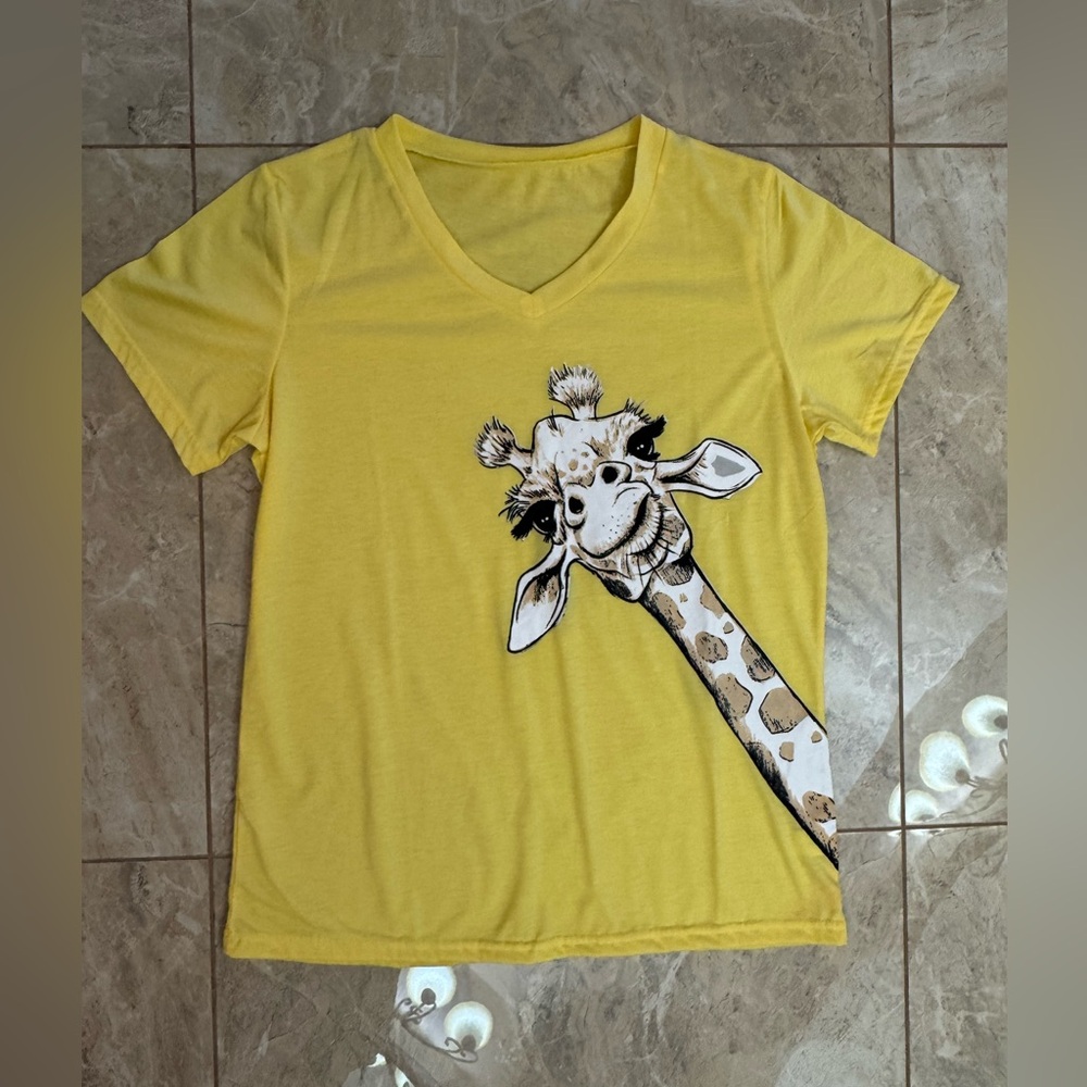 Cute Giraffe Tshirt Large